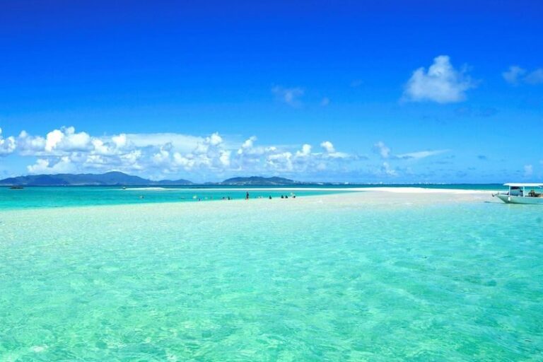 Ishigaki Island Phantom Island Landing & Snorkeling/ 체험 Diving - A short boat trip, then time with the fish