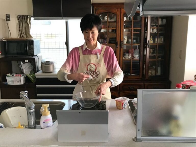 Japanese Rolled Sushi cooking in Tokyo - The lesson moves from introduction to lunch