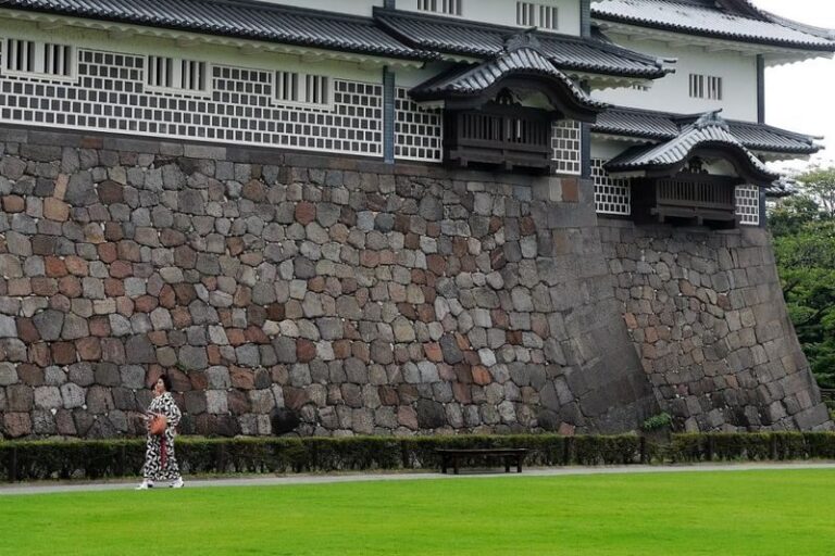 Kanazawa Full-Day Private Geisha and Samurai Tour - Samurai and geisha districts, with room to adjust