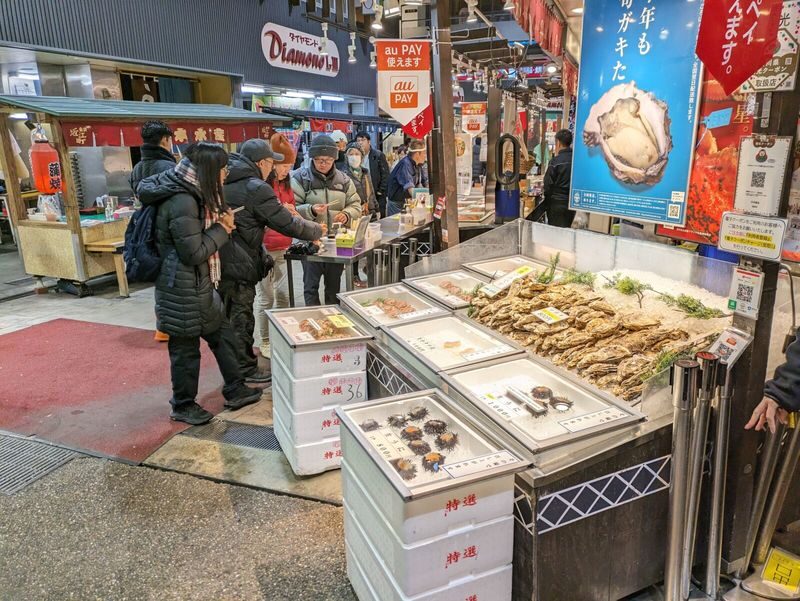 Kanazawa Walking Tour: Gold Leaf, Japanese Sweets and Ninja Stars - Omicho Market before the craft workshops