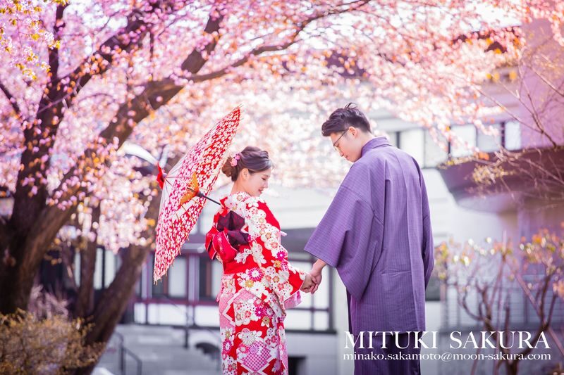 Kimono Rental in Sapporo - Getting dressed, with a stylist’s help