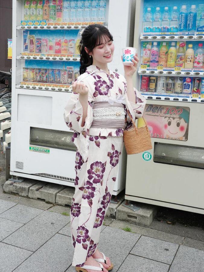 Kimono Rental (Provided by Kimono Rental Wargo Tokyo Asakusa Store) - From the fourth floor to Sensoji Temple