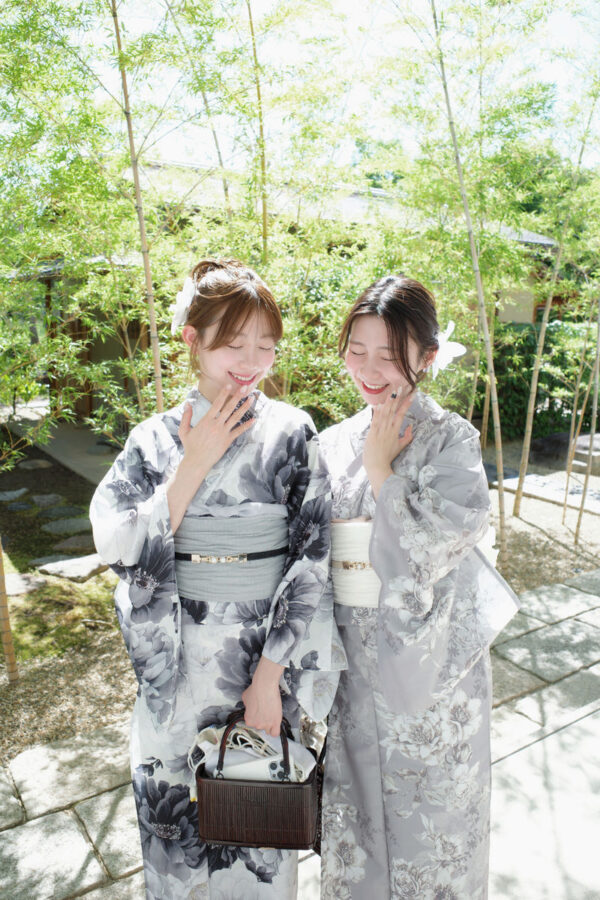 Kimono Rental (Provided by Wargo Osaka Shinsaibashi Store) - Choosing a kimono and setting a budget