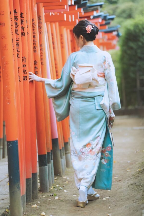 Kimono Rental (Yamanashi/Mount Fuji area, provided by KIMONO MEGUFUJI) - Getting dressed, styled and ready to go
