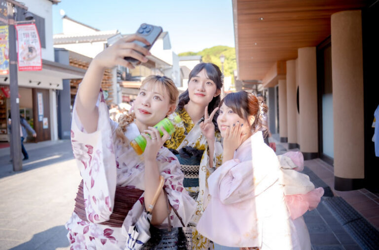 Kimono & Yukata Experience at Dazaifu Tenmangu, Fukuoka (Kimono Rental Hibiki Fukuoka Dazaifu Shop) - Walking to Dazaifu Tenmangu Shrine