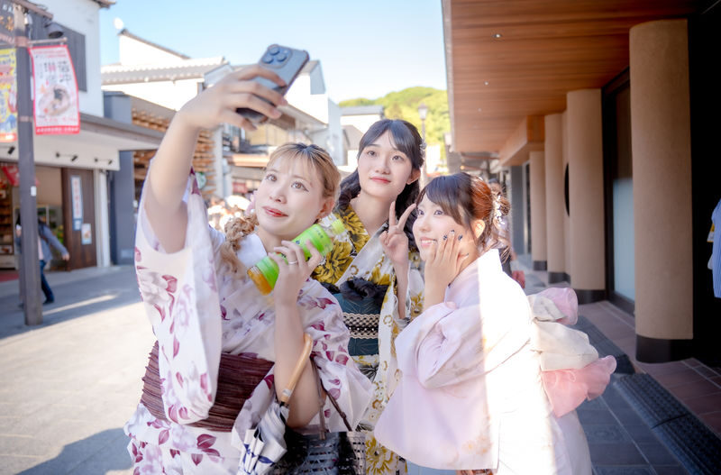 Kimono & Yukata Experience at Dazaifu Tenmangu, Fukuoka (Kimono Rental Hibiki Fukuoka Dazaifu Shop) - Walking to Dazaifu Tenmangu Shrine