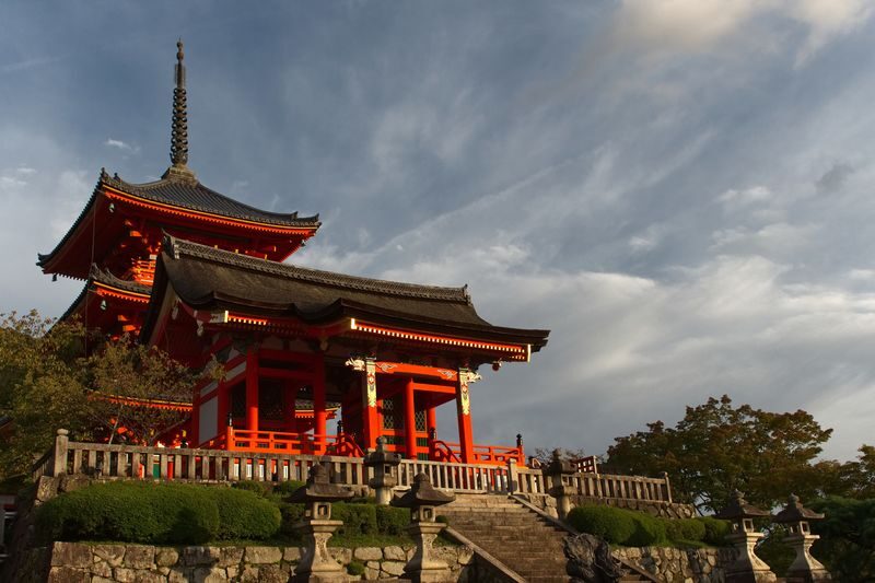 Kiyomizudera, Yasaka Shrine Discovery Walking Tour - Starting early at Kiyomizudera