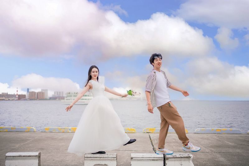 Kobe Elopement Photoshoot Experience - A photographer who gives you a way in