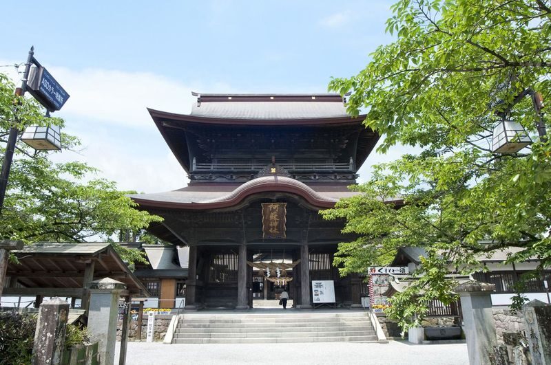 Kumamoto Aso Day Trip: Enjoy 4 Major Attractions Group Tour - Aso Shrine and its spring-water street