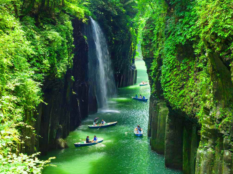 Kumamoto Takachiho Gorge & Aso Volcano Guided Full-Day Tour - Kusasenri: wide skies beneath Mount Aso