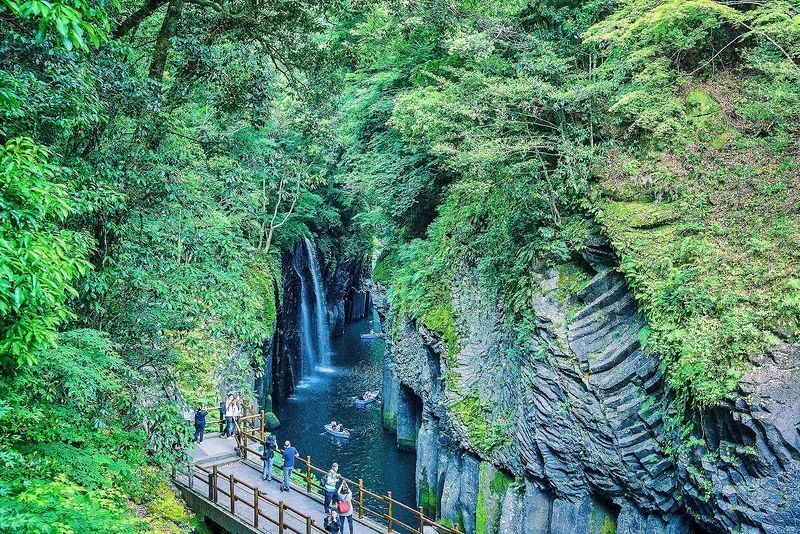 Kumamoto Takachiho Gorge & Mt Aso Day Tour - What the guide adds
