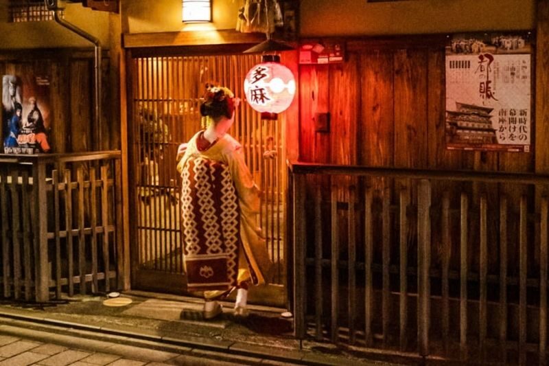 Kyoto City, Magical Kyoto after Dark Private Half Day Guided Tour - Gion after dark: atmosphere, not a guaranteed geisha sighting