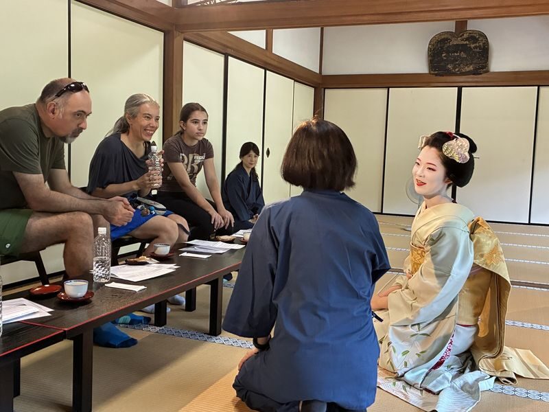 Kyoto Exclusive Temple Maiko Dance Zen Garden and Tea Experience - Start with an introduction to maiko culture