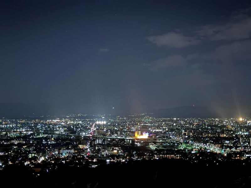 Kyoto Fushimi Inari Half-Day Guided Tour - The climb: many stairs and a chance to reach the top