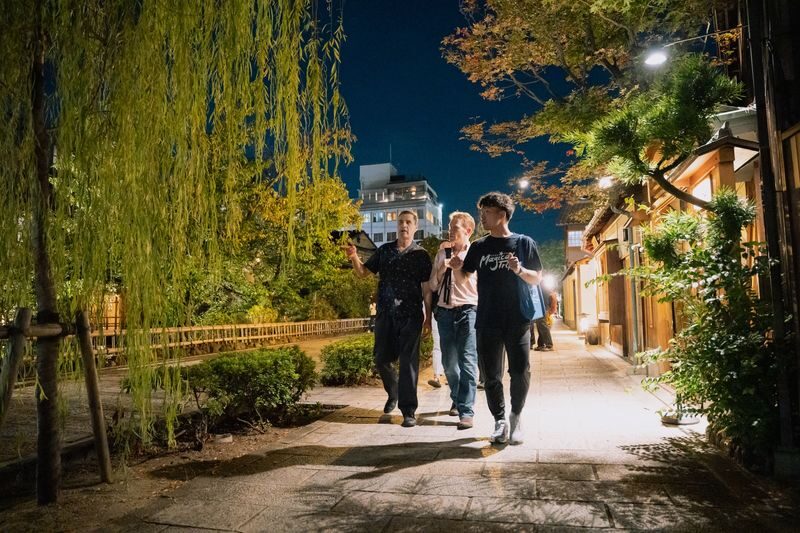 Kyoto: Geisha & Maiko Dinner Tour: An Intimate Cultural Experience - A Kyoto-style course meal, not just a prelude