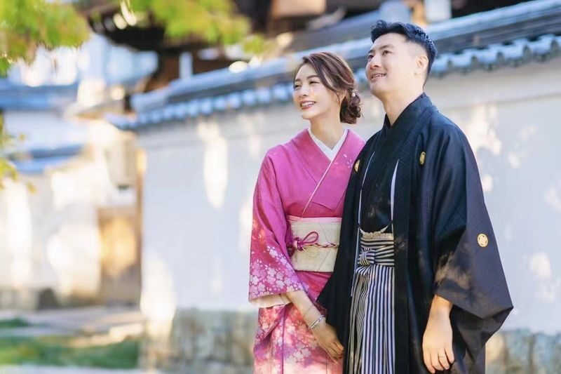 Kyoto Kimono Rental Experience & Japanese Style Makeup & Photo Shoot (Ookini Fushimi Inari Store) - Hair accessories, makeup and the photo option