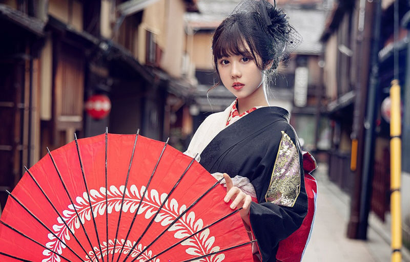 Kyoto Kimono/Yukata Rental & Photo Experience (Provided by Sakura Kimono Oukakimono) - Getting dressed, with the details included