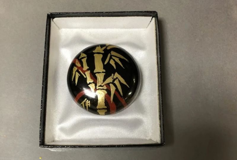 Kyoto: Maki-e Lacquer Art Workshop - At Inui Shikki, the studio is part of the lesson