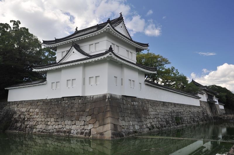 Kyoto Morning Tour: Kinkaku-ji, Nijo Castle & Imperial Palace - Kinkaku-ji and its gold-leaf reflection