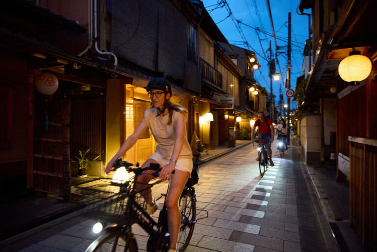 Kyoto Night E-Bike Tour Hidden Gems & Backstreets - What the ride and stops may feel like