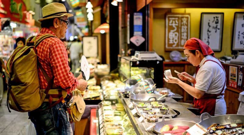 Kyoto Nishiki Market Half-Day Private Tour - What the guide adds to browsing