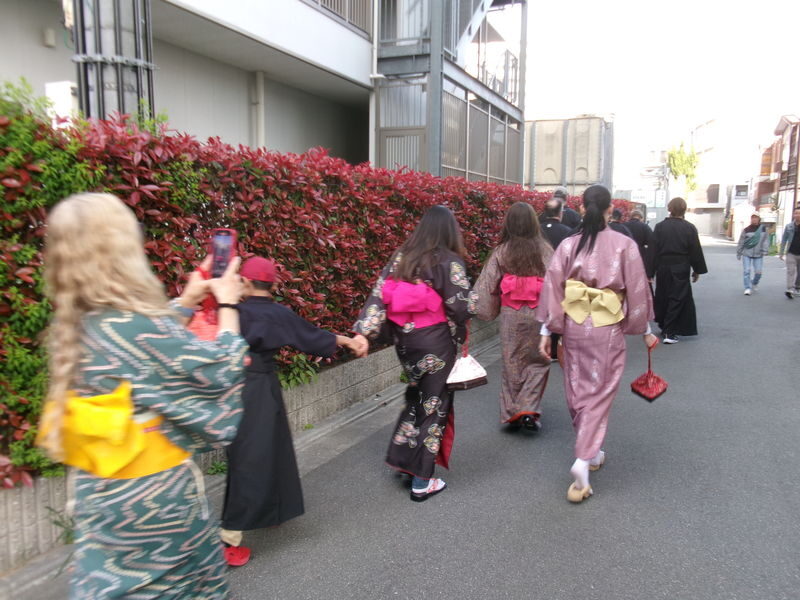 Learn Japanese calligraphy and Zen while wearing a kimono - Learn brush control one stroke at a time
