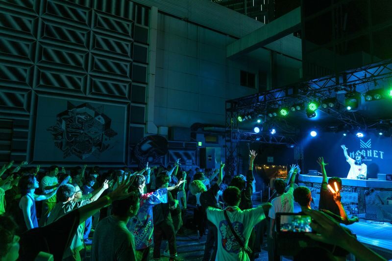 MAGNET by SHIBUYA109 - Crossing View & Rooftop Lounge MAG8 Ticket - A drink, a view, and a compact rooftop