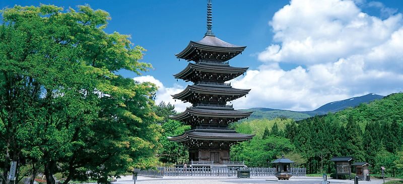 Miyagi SUP Experience & Nikka Whisky Distillery & Jogi Nyorai Saihoji Temple Day Trip (From Sendai) - Learn how Nikka makes whisky at Miyagikyo