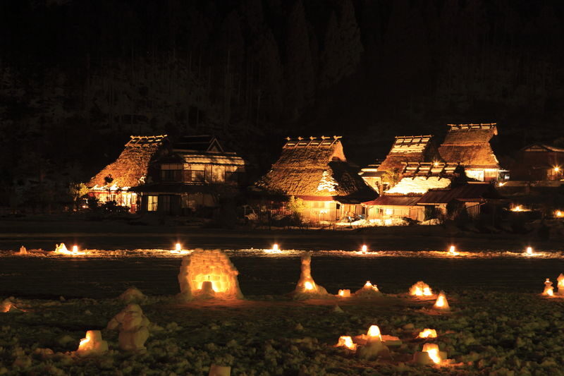 Miyamas Thatched Village Winter Lantern Festival - Making a snow lantern, not just admiring one