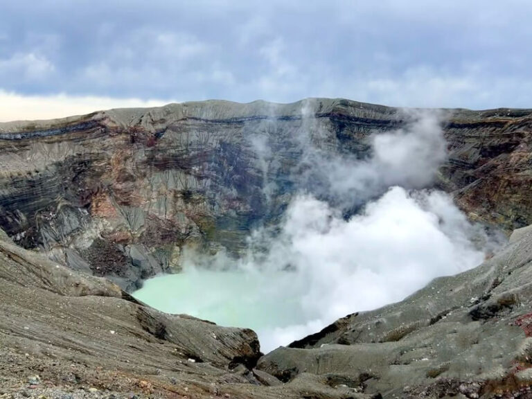 Mount Aso and Kurokawa Onsen One-Day Tour in Kumamoto Prefecture - Kusasenri’s open grassland and lunch break