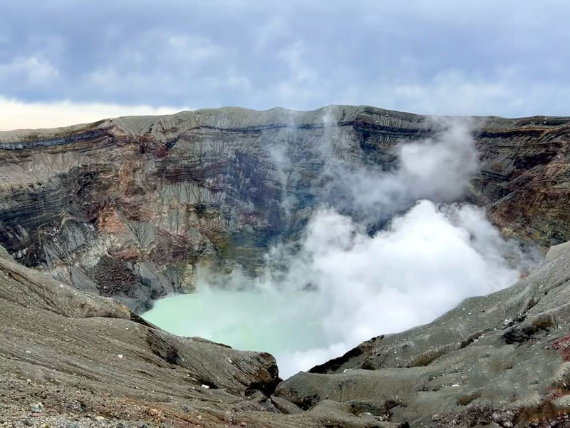 Mount Aso and Kurokawa Onsen One-Day Tour in Kumamoto Prefecture - Kusasenri’s open grassland and lunch break