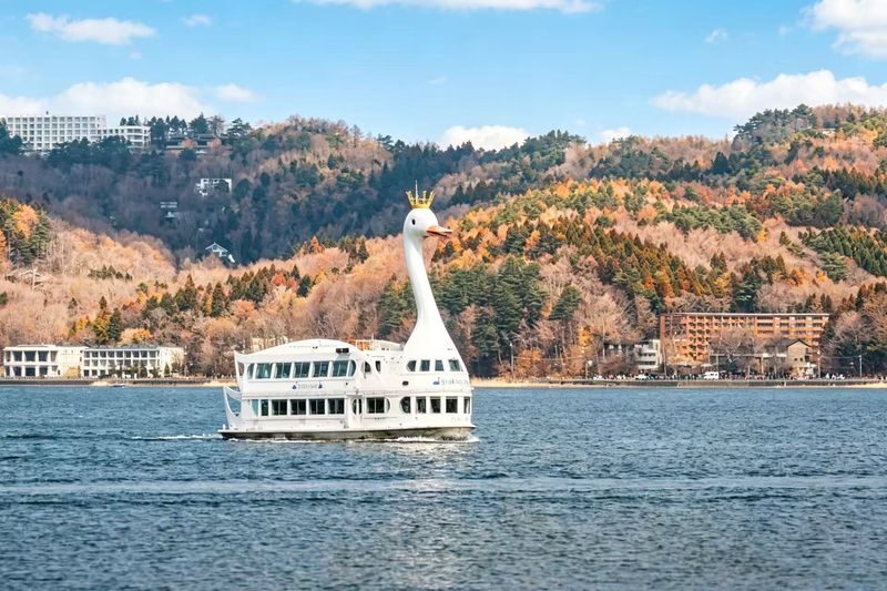 Mount Fuji Classic Twin Lakes Autumn Leaves Day Tour | Kawaguchiko Autumn Leaves Corridor & Lake Yamanaka Swan Boat Experience (Includes Swan Boat Ticket) | Departing from Tokyo - Oshino Hakkai for a village stroll and lunch