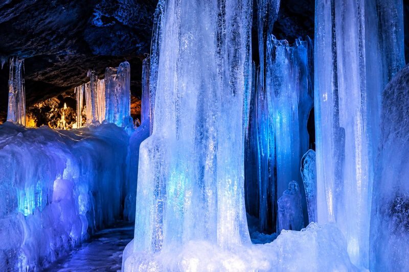 Mount Fuji Lawson Check-in Twin Lakes Day Tour-Departing from Tokyo: Lake Yamanaka & Lake Kawaguchiko Autumn Leaves Corridor & Narusawa Ice Cave & Handicraft Experience (Lunch upgradeable to Kobe beef, etc.) - Inside Narusawa Ice Cave