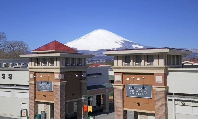 Mt. Fuji 5th & Gotemba Premium Outlets Tour (Disband at Outlets) - The Shinjuku start and the bus ride