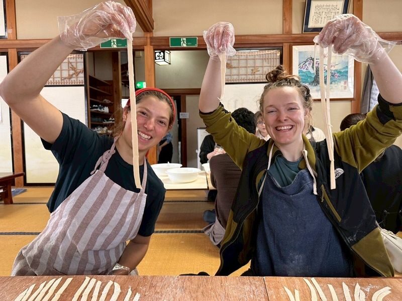 Mt. Fuji & Lake Cruise, handcraft noodles by Professional guide - Flower paths and open views at Oishi Park
