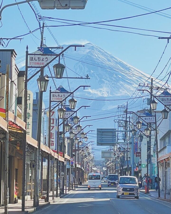 Mt. Fuji Small Group Day Tour: Lake Kawaguchiko Oishi Park & Arakurayama Sengen Park & Oshino Hakkai & Hikawa Clock Shop & Popular Lawson (Departing from Tokyo, optional hotel pick-up and drop-off) - Arakurayama Sengen Park and its famous pagoda