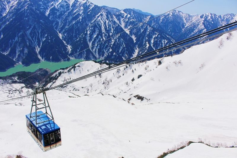 Nagano Snow Wall Alpine Route Guided Tour - Ogizawa begins the ascent