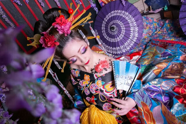 Oiran experience with photo shoot (Kyoto) - From station to third-floor studio
