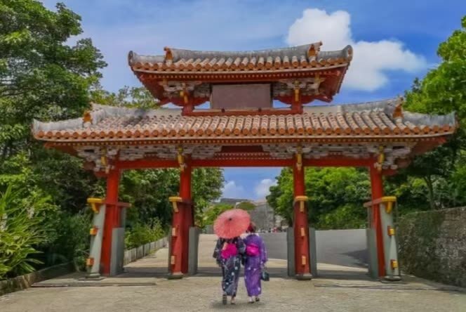 Okinawa day trip private car charter - choose from classic routes & pick-up/drop-off from north/central/south/cruise port/airport/hotel + customizable itinerary - Cape Manzamo: cliff views without a long walk