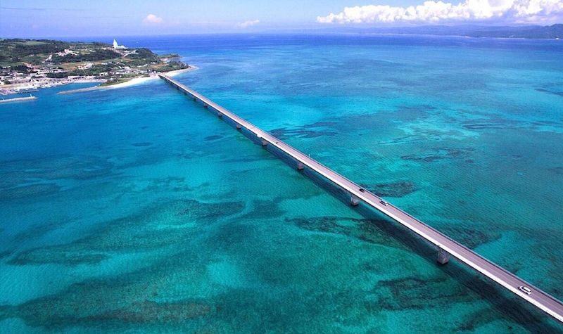 Okinawa North/South Day Trip | Churaumi Aquarium & American Village | Okinawa Culture Kingdom & Senaga Island | Optional Northern 9-Person Small Group & Optional Hotel Transfer | Chinese Service | Tickets Available - Churaumi Aquarium, the northern route’s main event