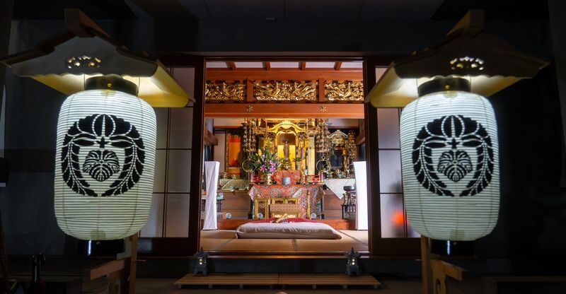 Osaka: Aroma Massage with Bamboo stick at the Temple - The welcome, yukata, and photo