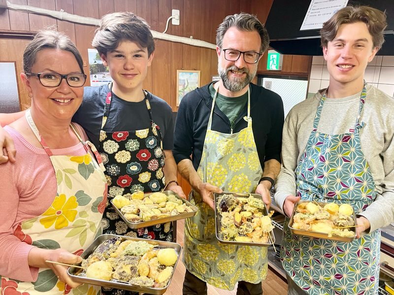 Osaka Cooking Class: Crispy Tempura Donburi & Miso soup - Turning tempura into a complete donburi