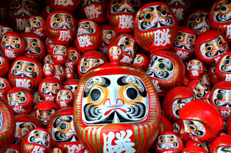Osaka Katsuo-ji & Minookoen Full-Day Romantic Hiking Tour - Katsuo-ji and its daruma figures