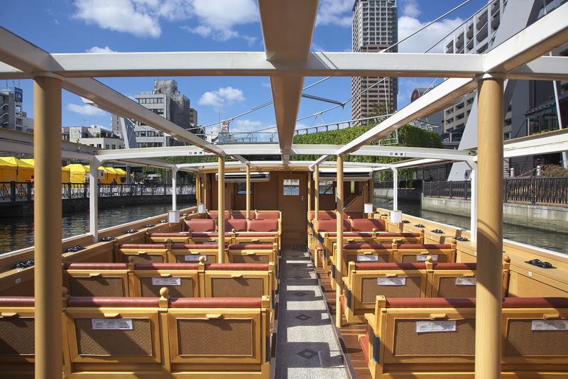 Osaka River Cruise: Naniwa Exploration Cruise with Rakugo or Tombori River Cruise - The rakugo performer changes the pace