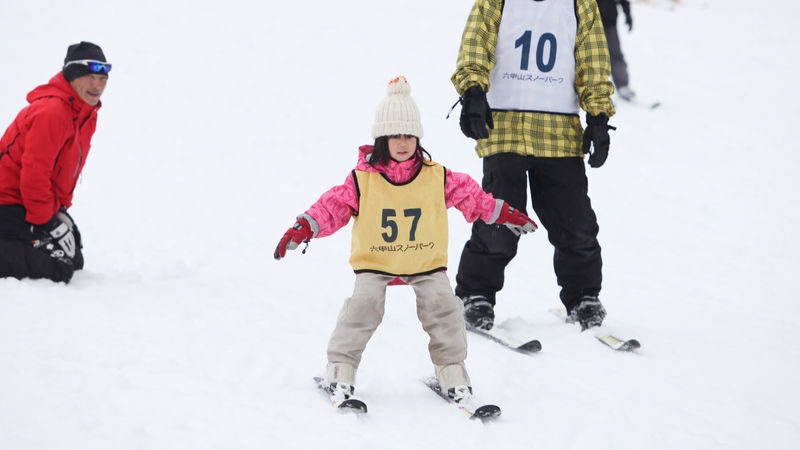 Osaka Rokko Mountain Ski Park and Arima Onsen Guided Tour - Choosing snow play, skiing, or snowboarding