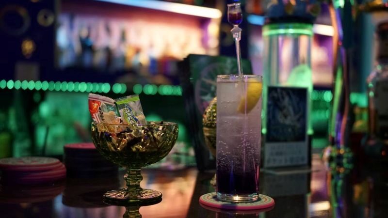 Osaka Shinsaibashi: FARPLANE PARCO BAR Admission Ticket with drink(For Foreign) - What your 60-minute visit includes
