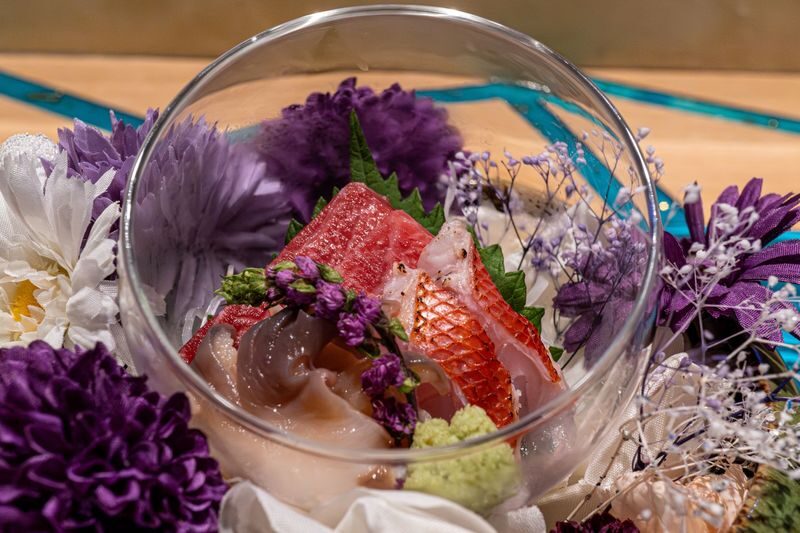 Osaka Shinsaibashi: SHIN NIPPON Carefully Selected Sushi Set Menu - How the Fuji set unfolds