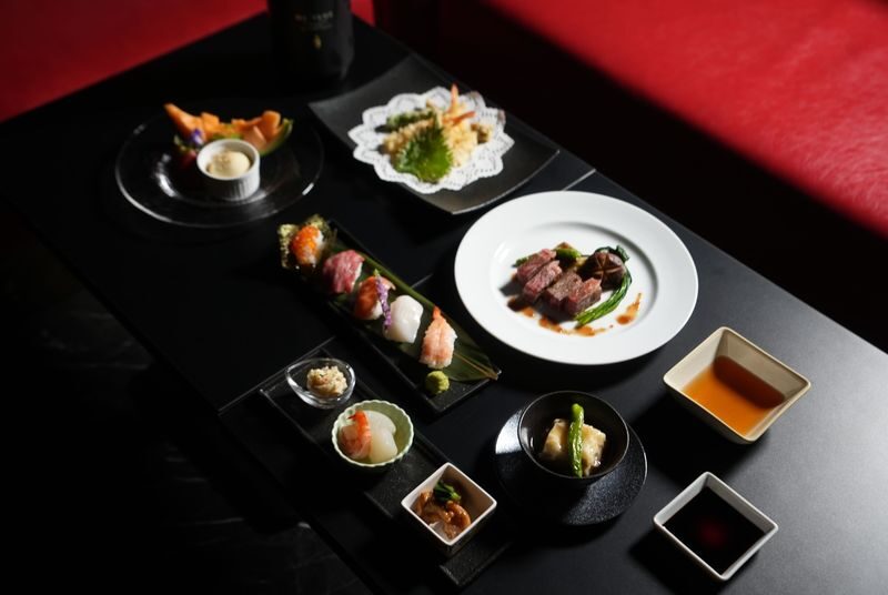 Osaka Umeda: PICCADILLY Live DINNER SHOW&NIGHTCLUB with Tasting Menu - The 8 PM dinner show