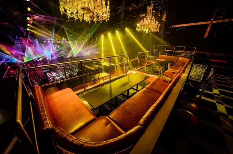 Osaka Umeda: PICCADILLY Live Show & Nightclub & Shisha | VIP Package - Choosing a VIP seat or a set