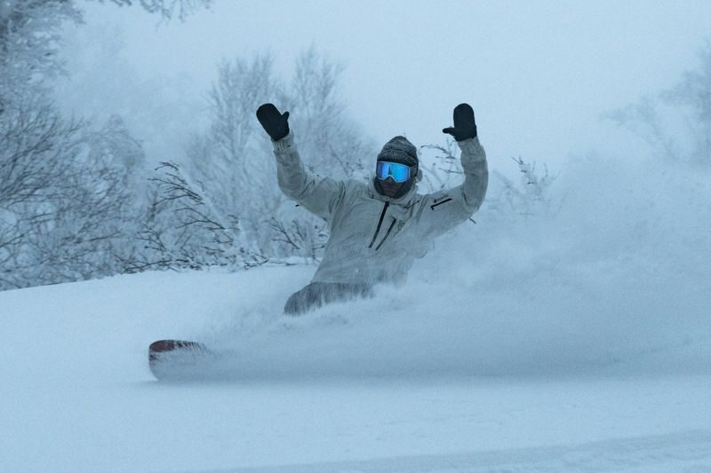 Otaru Asarigawa Onsen Ski Resort One-Day Ski Trip | Official Ski Resort Partner | Includes Photography Service | Departing from Sapporo, Hokkaido - Six hours at a local Otaru ski area